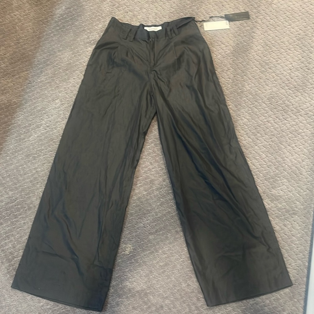 Gorgeous wide leg pleated Sprwmn pant. Dress it up or wear with sneakers